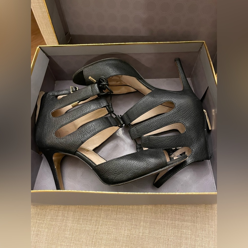 Vince Camuto Louise et Cie lo-janell black heels size 8.5